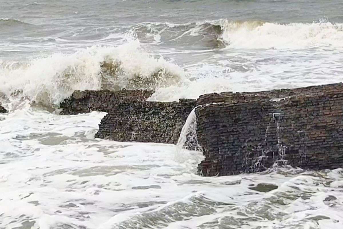 Cyclone Ditwah: चक्रवात दितवाह का 24 घंटे में दिखेगा प्रचंड रूप, तमिलनाडु में भारी बारिश, अलर्ट पर NDRF की टीम