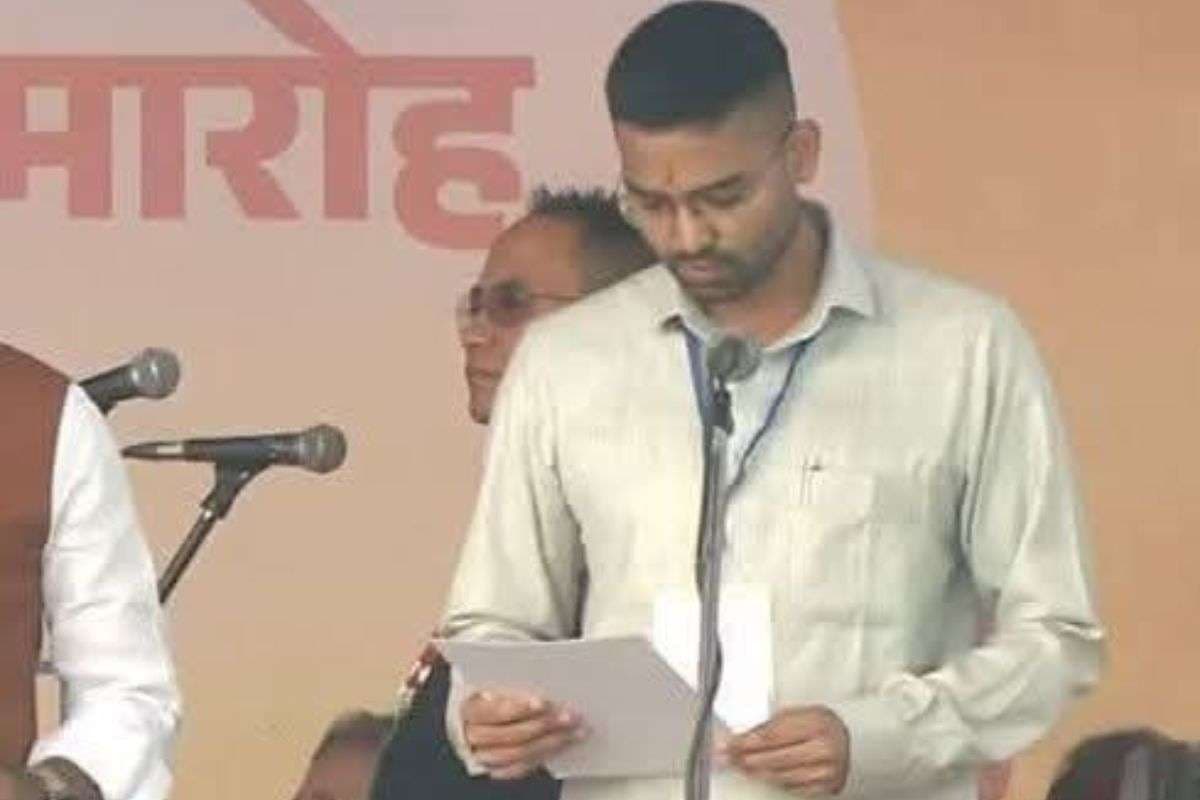 Bihar Cabinet 2025: बिहार चुनाव में उपेंद्र कुशवाहा ने सेट किया परिवार, पत्नी बनीं विधायक, बेटे ने ली मंत्री पद की शपथ