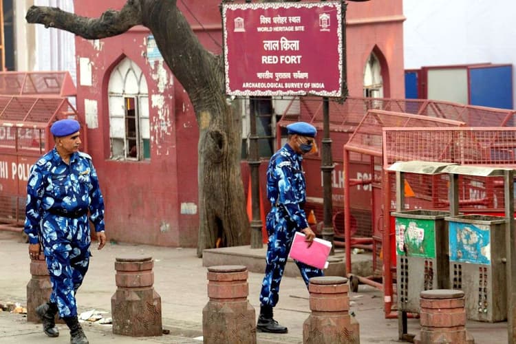 Delhi Blast News: दिल्ली ब्लास्ट मामले में डाॅक्टर्स के बाद अब मौलवी गिरफ्तार, अल फलाह विश्वविद्यालय परिसर में था घर