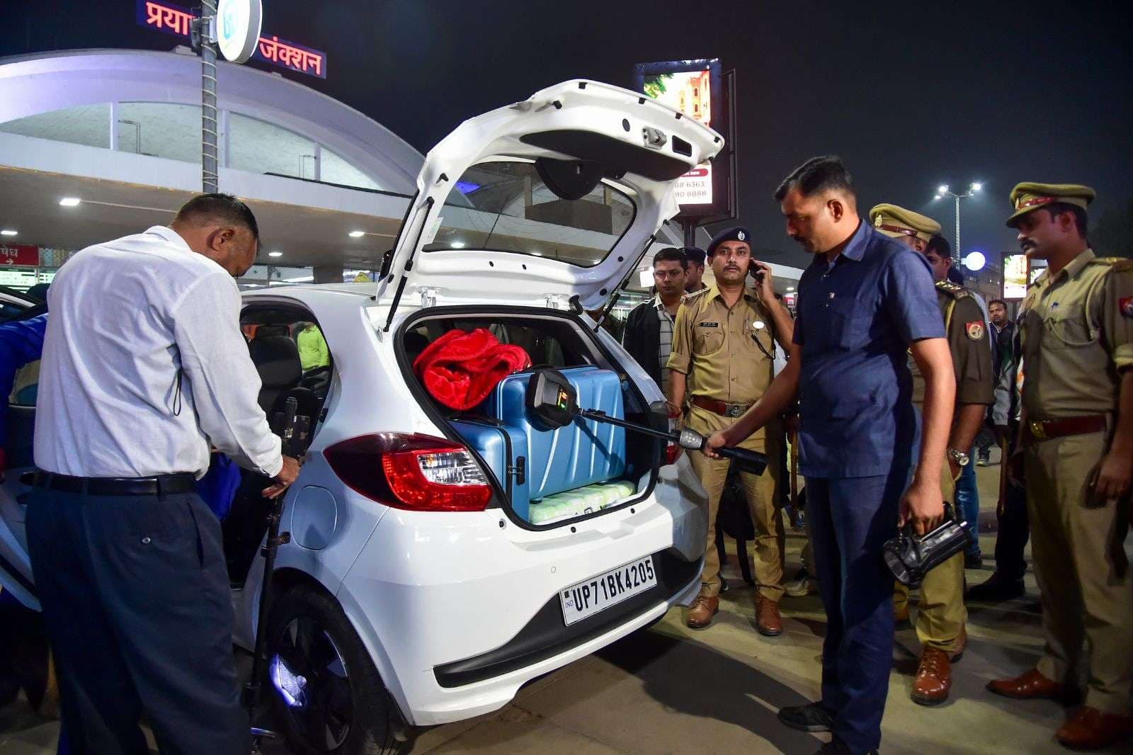 Delhi Bomb Blast: परत दर परत खुल रहे राज! पुलिस की पकड़ में फरीदाबाद का कार विक्रेता, आमिर राशिद को बेची थी कार