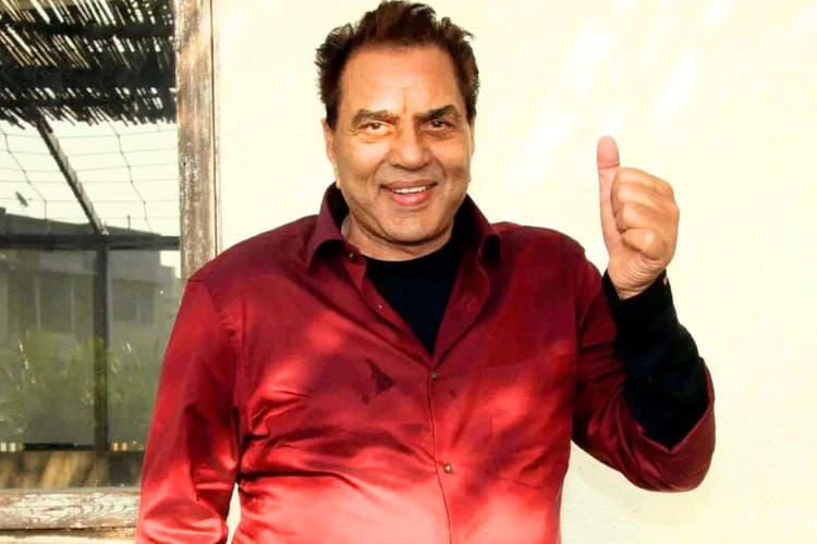 Dharmendra Discharged: धर्मेंद्र अस्पताल से हुए डिस्चार्ज, एक्टर को एंबुलेंस से घर ले जाया गया; सामने आया VIDEO
