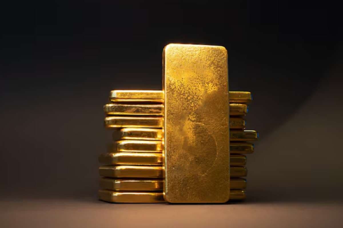 Gold Price Today: आभूषण विक्रेताओं की बिकवाली से सस्ता हो गया सोना, जानें कितना घट गया दाम