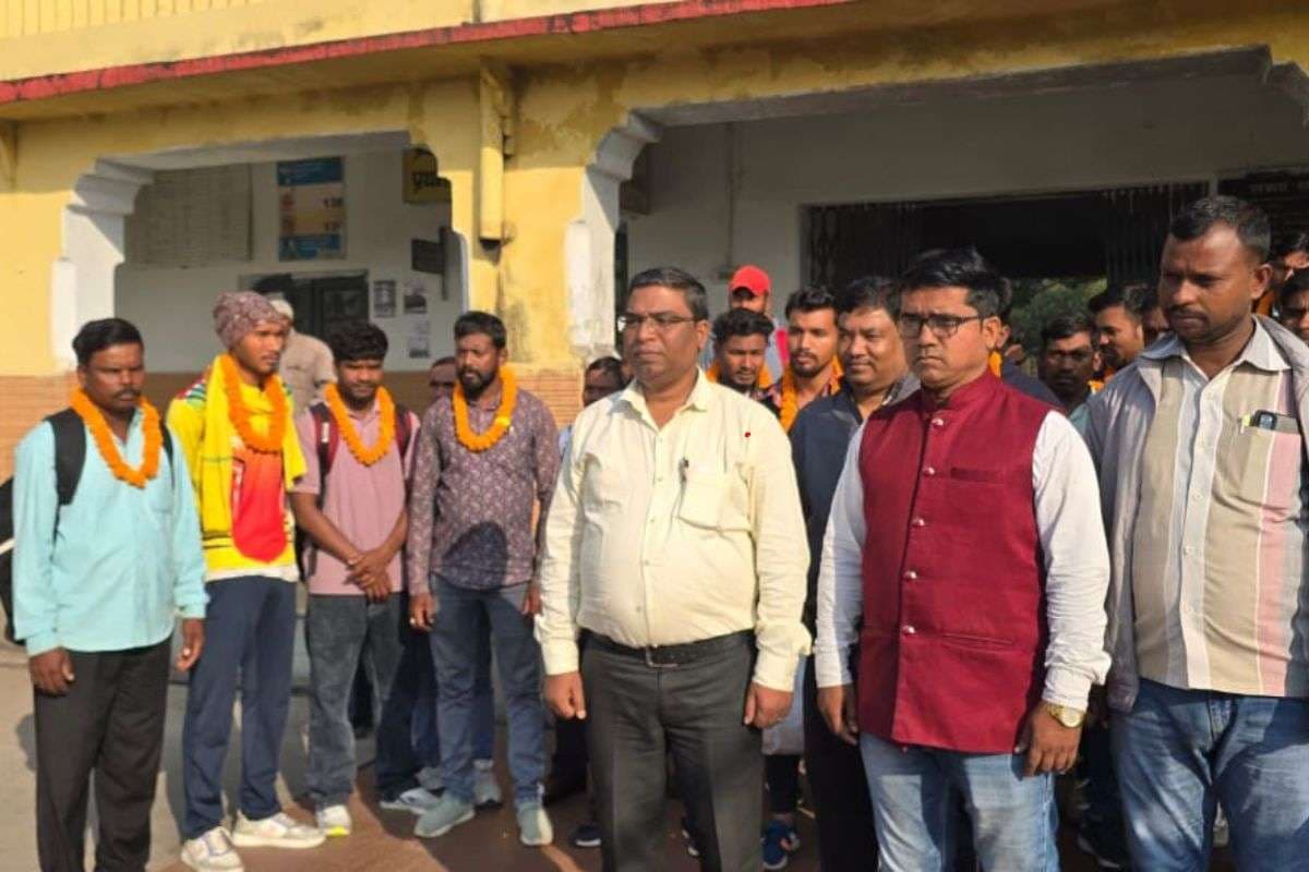 ट्यूनीशिया में फंसे झारखंड के 48 मजदूरों की वतन वापसी, CM हेमंत के निर्देश पर हुई कार्रवाई, घर पहुंचने के बाद क्या बोल गये