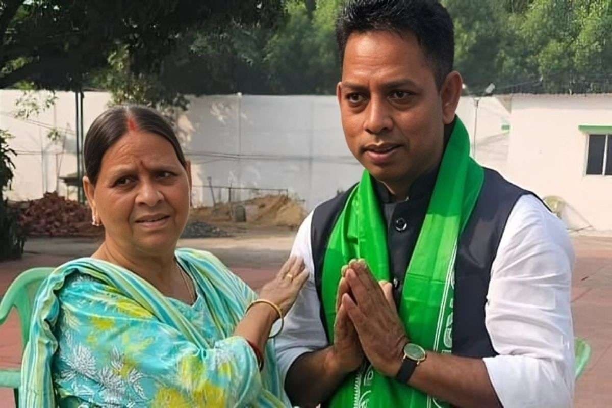 Bihar Elections 2025: ‘वोटिंग से एक दिन पहले NDA को बड़ा झटका, बीजेपी विधायक ललन कुमार ने थामा RJD का दामन