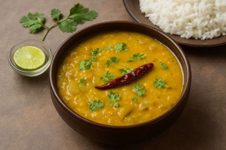 Lauki Dal Recipe: लंच में ऐसे बनाएं लौकी का ट्विस्ट देकर दाल, खाने के बाद सब्जी भी लगेगा फीका