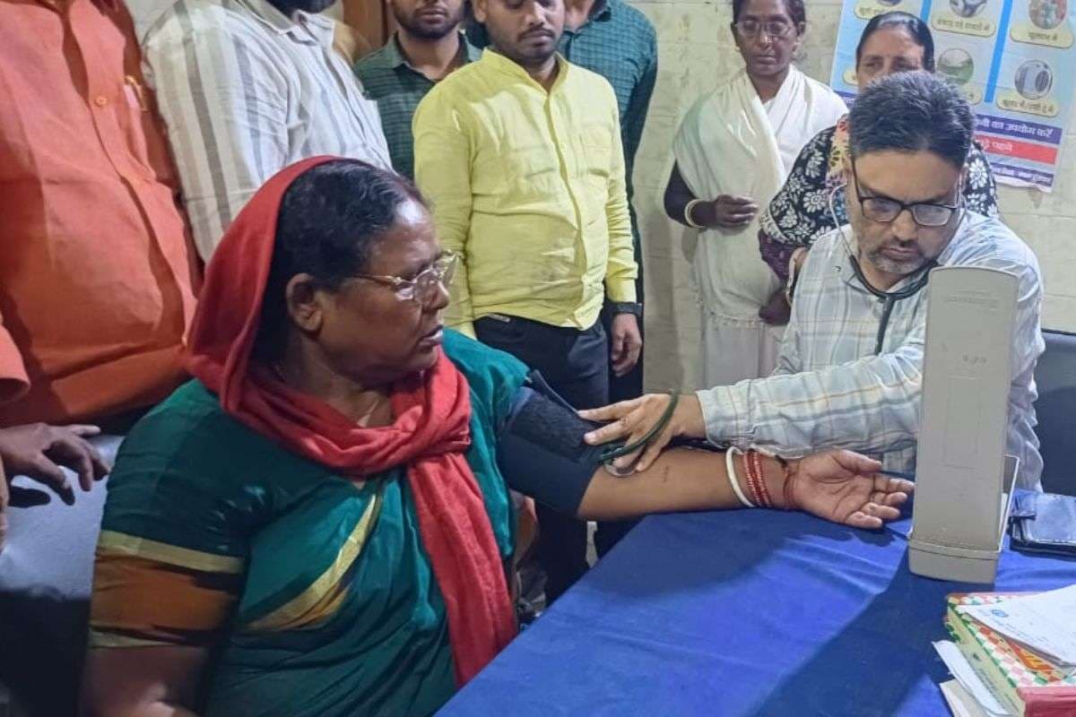 Bihar Election 2025 : गया में विधायक पर पत्थर से हमला, केंद्रीय मंत्री जीतन राम मांझी की हैं समधन
