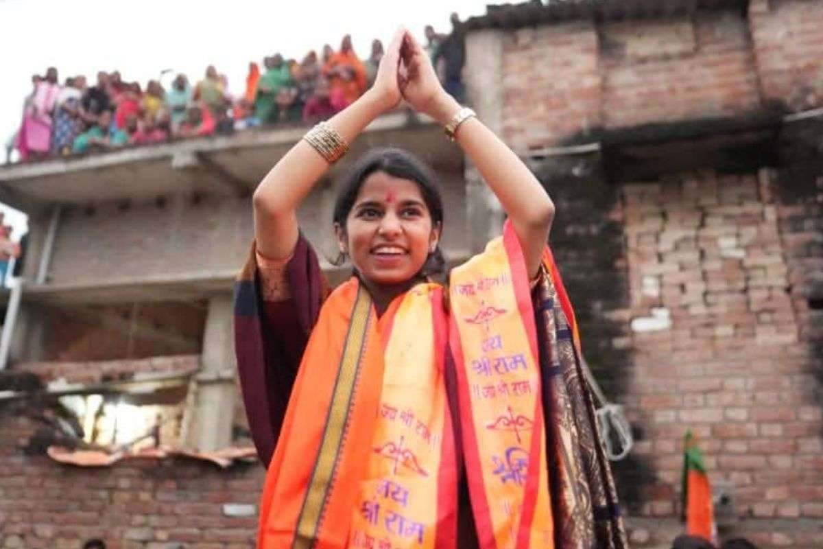 Bihar Election Result 2025: काउंटिंग के बीच मैथिली ठाकुर की आई पहली प्रतिक्रिया, बोली- यह एक सपने जैसा है