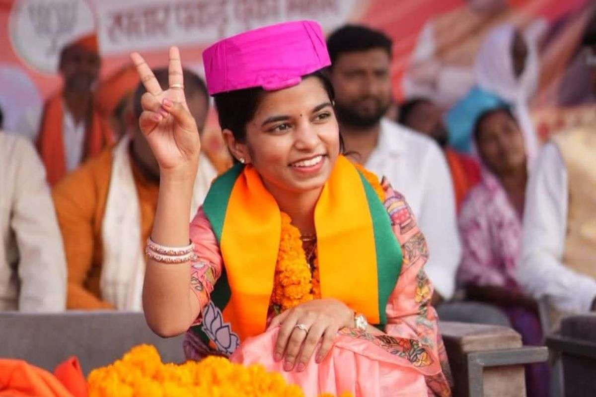 Nitish Cabinet: नीतीश कैबिनेट में मंत्री बनेंगी मैथिली ठाकुर? जानिये मशहूर गायिका ने क्या दिया जवाब