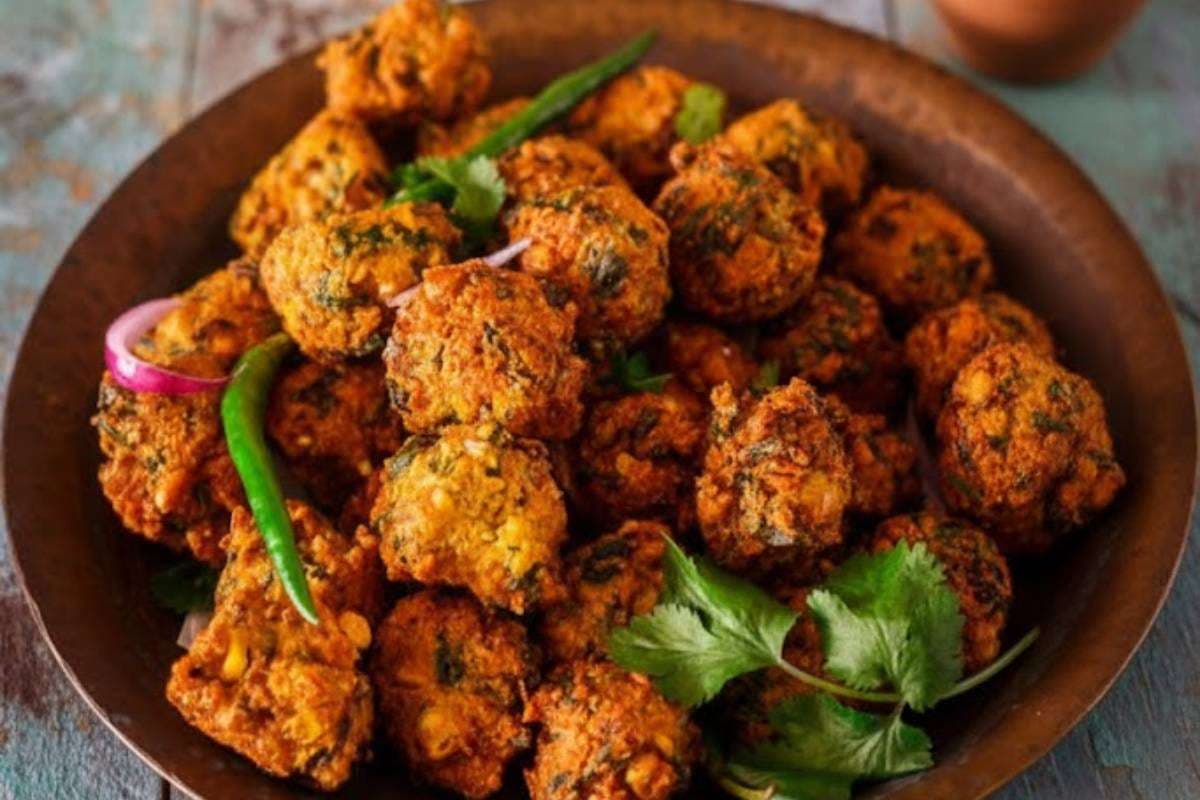 Methi Pakora Recipe: घर पर बनाएं करारे और स्वादिष्ट मेथी पकौड़े