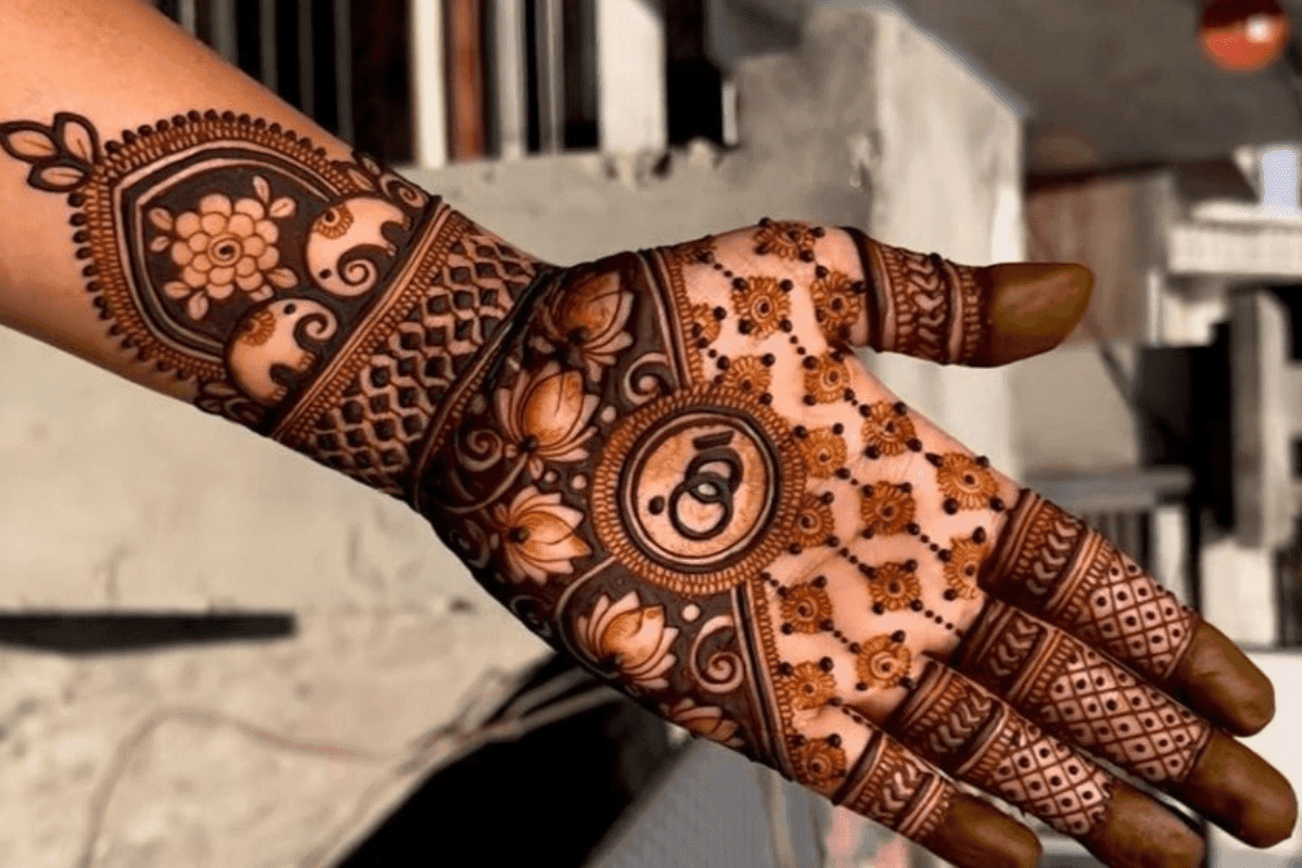 Minimal Bridal Mehndi for Ring Ceremony