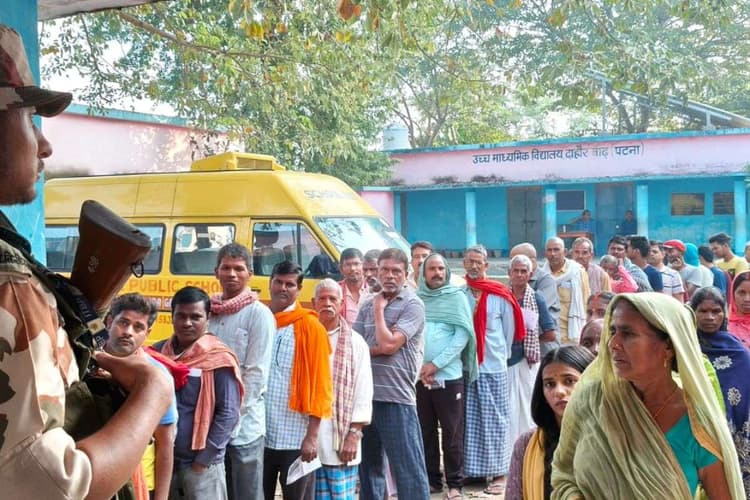 Bihar Election 2025: मुंगेर में पत्थरबाजी तो मोकामा में शांति, इधर विपक्षी पार्टी ने प्रशासन पर लगाए धीमी वोटिंग कराने के आरोप