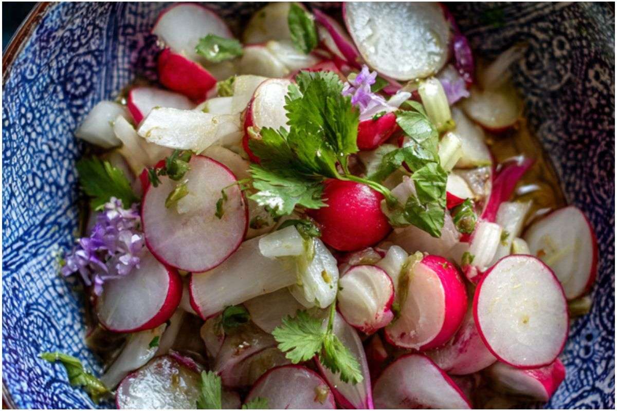 Mooli Chaat Recipe: 10 मिनट में कम तेल में बनाये क्रिस्पी और चटकारेदार मूली चाट