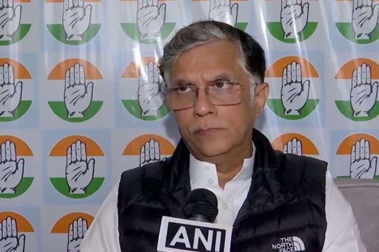 Delhi Car Blast: कांग्रेस ने मोदी सरकार को पूरी तरह विफल बताया, कहा- 18 घंटे गुजर गए और अब तक कुछ स्पष्ट नहीं