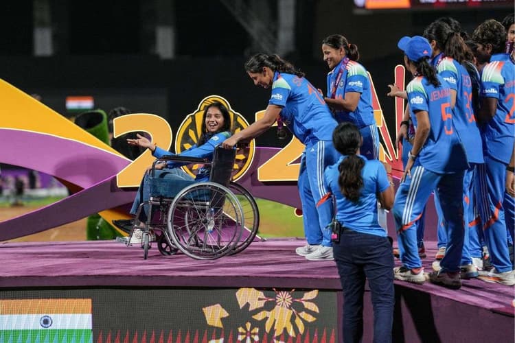 आखिरकार प्रतीका रावल को मिल गया विश्व विजेता का मेडल, खुशी से आंखों में आ गये आंसू