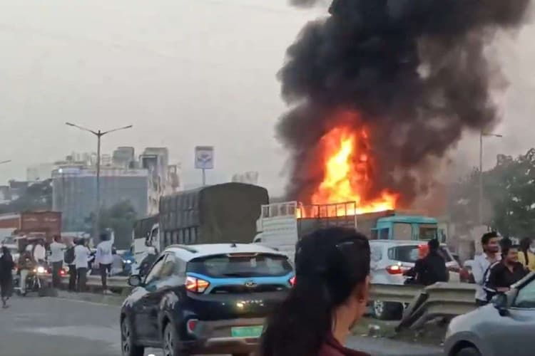 Pune Big Accident: पुणे के नवले में बड़ा हादसा, सामान भरे ट्रक ने मारी कई वाहनों में टक्कर, हादसे में 8 लोगों की मौत