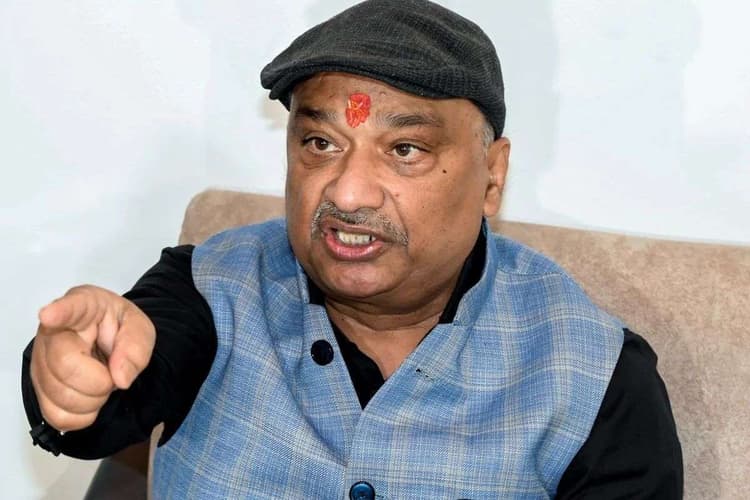 Bihar Election Result 2025: बिहार को नेपाल बनाने की धमकी देकर बुरे फंसे RJD एमएलसी सुनील सिंह, दर्ज हुआ FIR