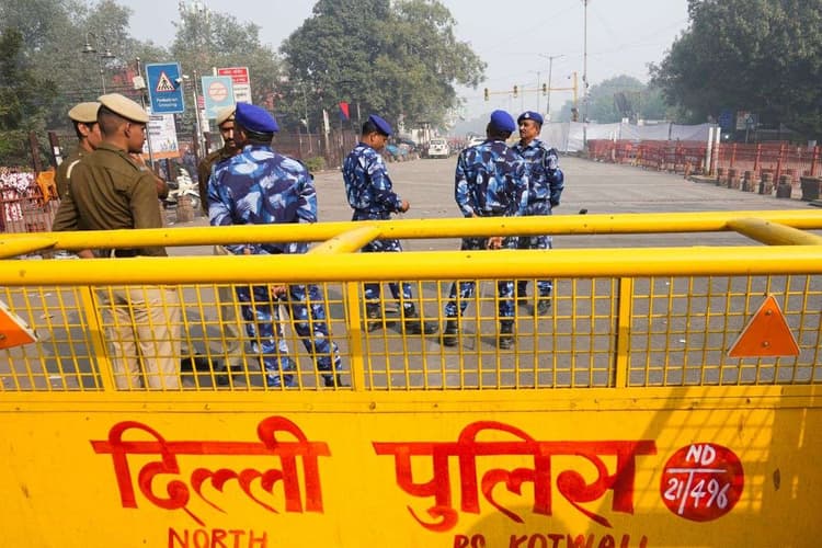 Delhi Blast: लाल रंग की फोर्ड इको स्पोर्ट कार की तलाश, दिल्ली, यूपी और हरियाणा पुलिस अलर्ट पर