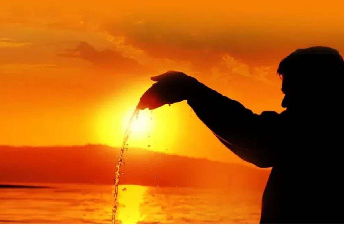 Sun Water Remedy: एक लोटा जल बदल सकता है किस्मत—जानें सरल उपाय जो दूर करेंगे दुख और ग्रह बाधाएं