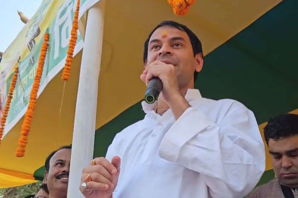 Bihar Chunav 2025 : RJD का गमछा देख भड़के तेज प्रताप, बोले- मुझे पांच जयचंदों ने घर से निकाला