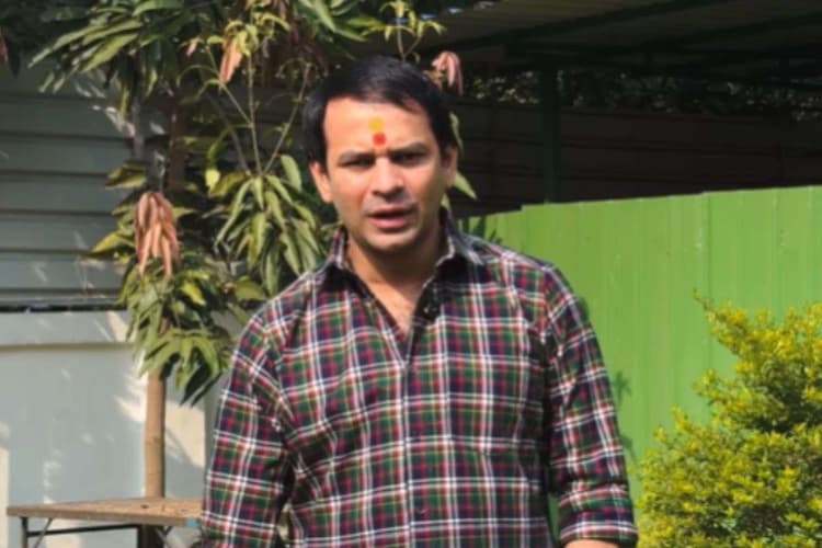 Tej Pratap Yadav: महुआ से हारे तेज प्रताप फिर बने ब्लॉगर, बनाया नया यूट्यूब चैनल, यूजर्स ने किये मजेदार कमेंट्स