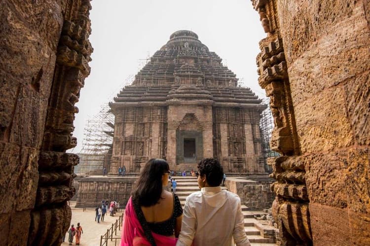 Temple Visiting Benefits: मंदिर जाने से इतनी बदल जाती है जिंदगी, आप भी जानें फायदे