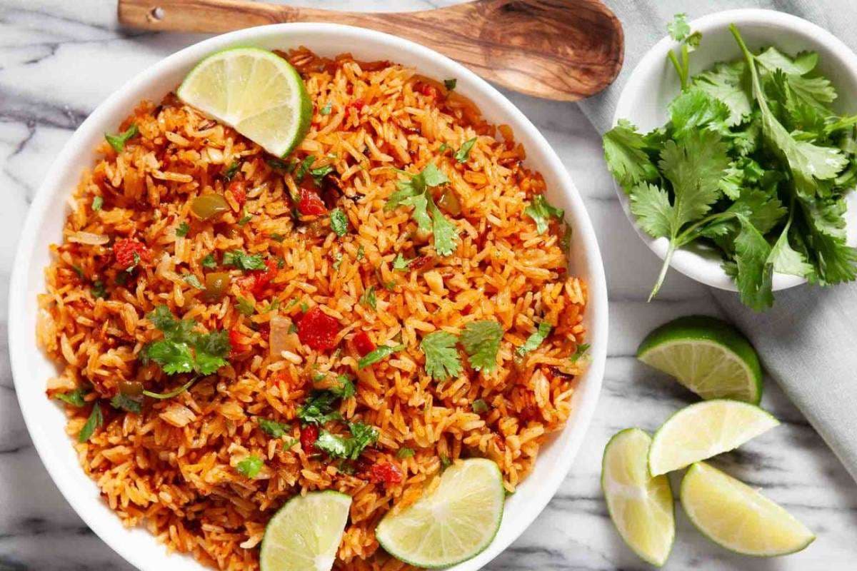 Tomato Rice Recipe: बच्चों के टिफिन और लंच के लिए बनाएं ये हेल्दी और टेस्टी टमाटर राइस