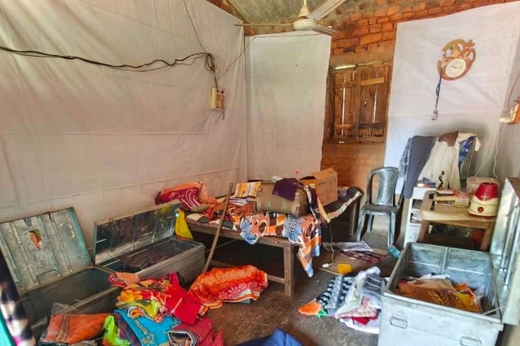 पश्चिमी सिंहभूम में घर खाली देख चोरों ने बोला धावा, नकद 65,800 ले उड़े, थाना प्रभारी पर लगे धमकाने के आरोप