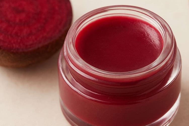 Winter Special DIY Lip Balm: सर्दियों में भी होंठ रहेंगे सॉफ्ट और शाइनी, घर पर बनाएं विंटर स्पेशल DIY लिप बाम