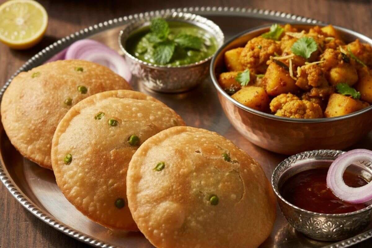 Winter Special Matar Ki Kachori: प्याज और सत्तू की नहीं, इस बार नाश्ते में सर्व करें स्वादिष्ट मटर की कचौरी, नोट करें आसान रेसिपी