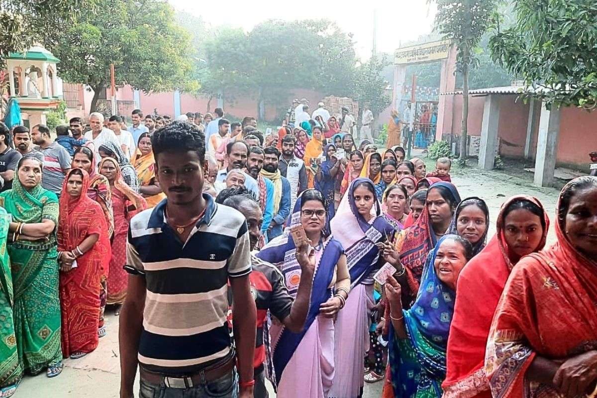 Bihar Election 2025: बिहार चुनाव में गड़बड़ी होने पर तुरंत कहां करें शिकायत? DGP ने दी अहम जानकारी