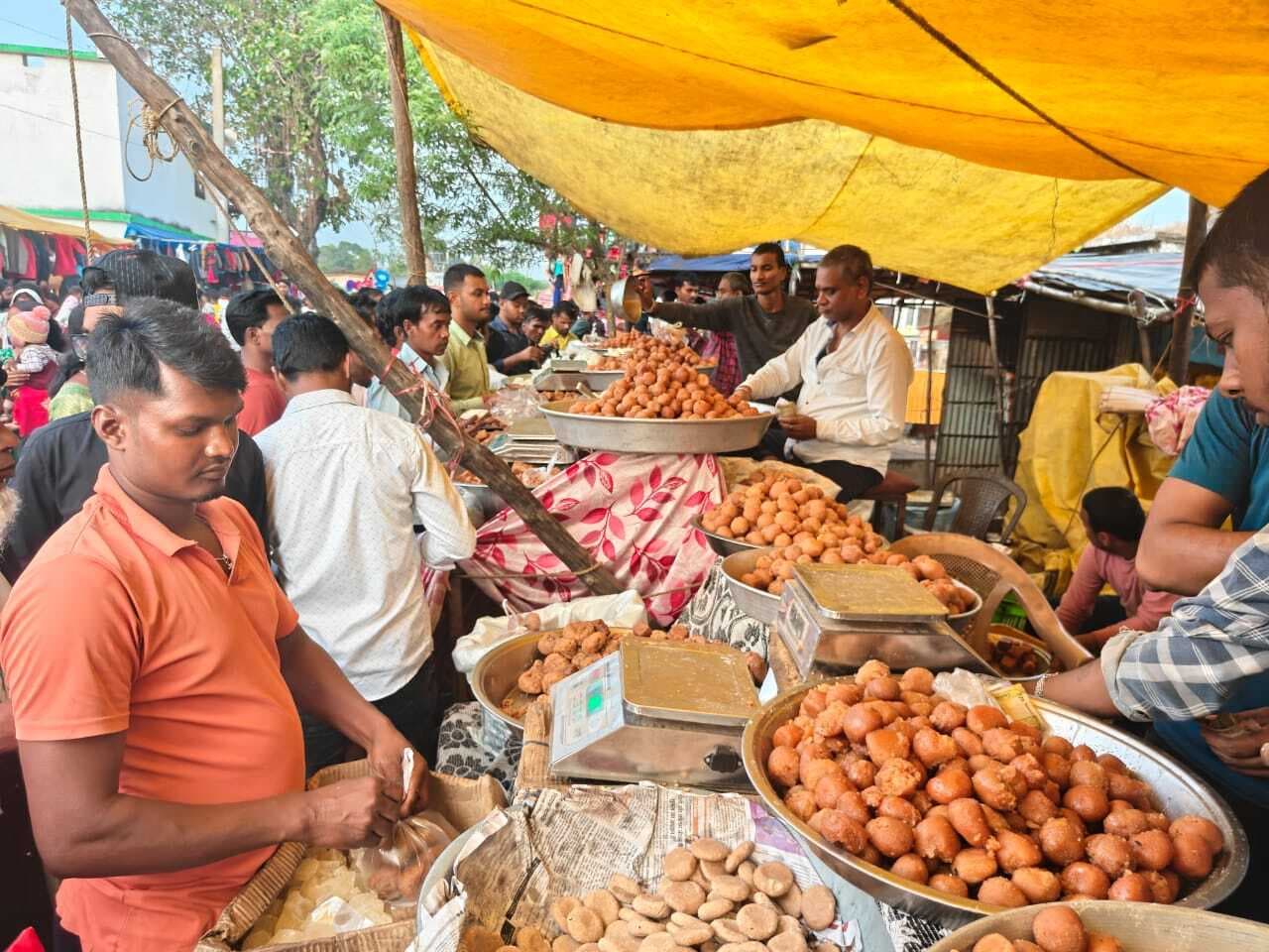 बरौदी मेला में उमड़े लोग