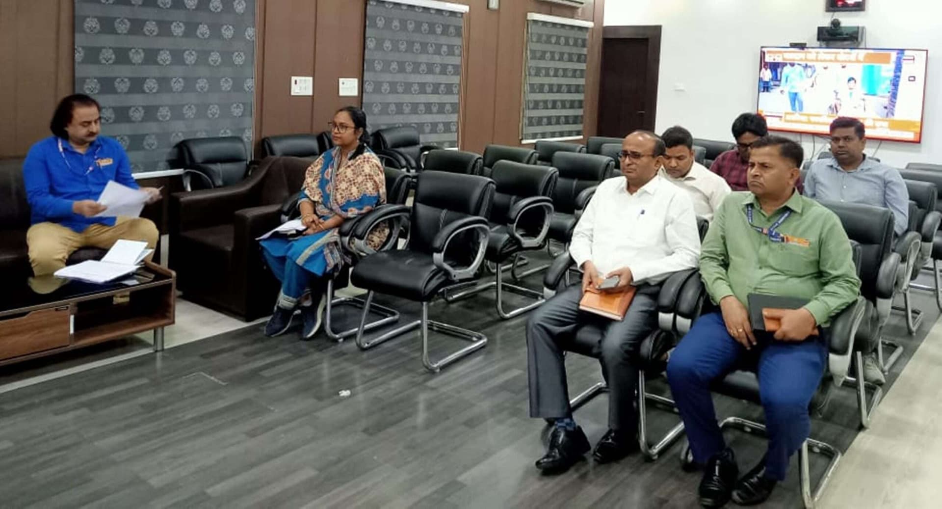 बिहार चुनाव : मतदान केंद्रों पर बिजली व मूलभूत सुविधाएं सुनिश्चित करें : डीएम