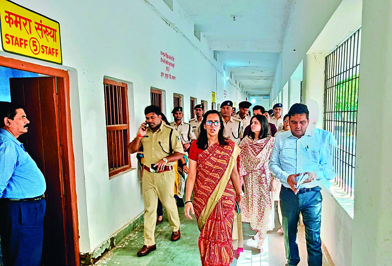Jehanabad Election News : घोसी विस क्षेत्र में सीएपीएफ आवासन और मतदान केंद्र सुविधाओं का निरीक्षण