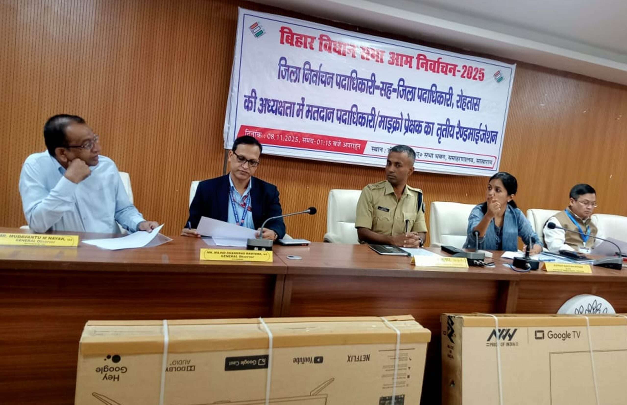 बिहार चुनाव : बूथों पर वेबकास्टिंग के साथ माइक्रो ऑब्जर्वर की तैनाती करें सुनिश्चित : डीएम