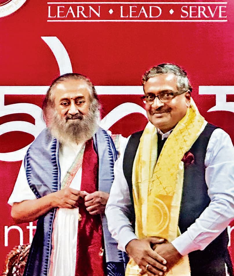 Sambalpur News: आइआइएम संबलपुर व श्री श्री विश्वविद्यालय के बीच हुआ समझौता