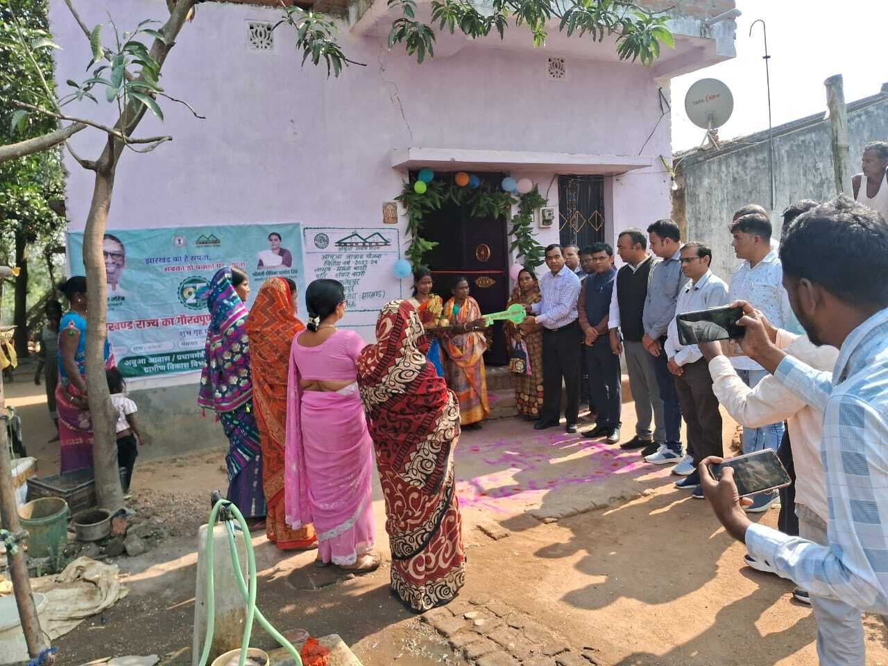 रजत जयंती पर 200 लाभुकों को कराया गया गृह प्रवेश