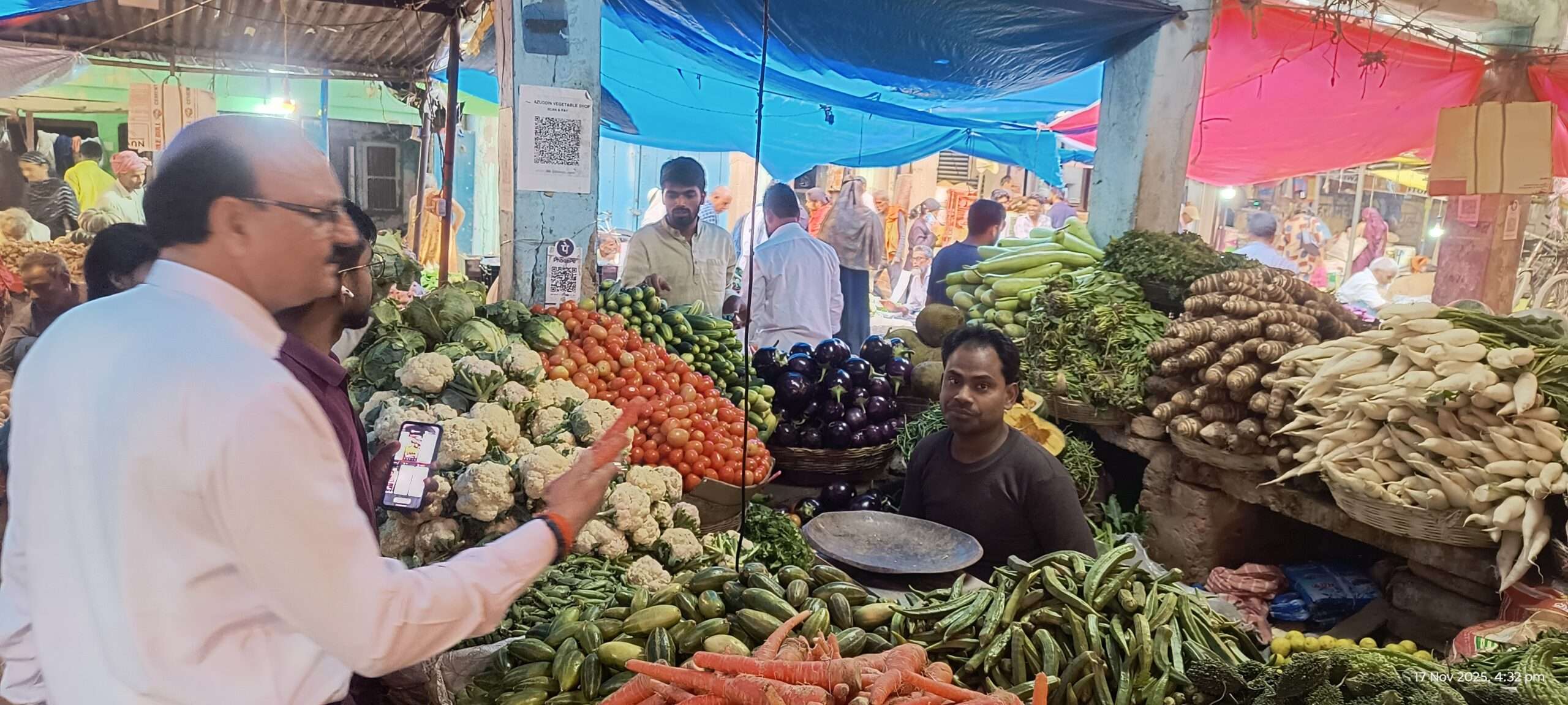 शादी-विवाह के मौसम में सब्जियों के दामों में उछाल, गोभी की अधिक आवक से कीमत में आयी गिरावट