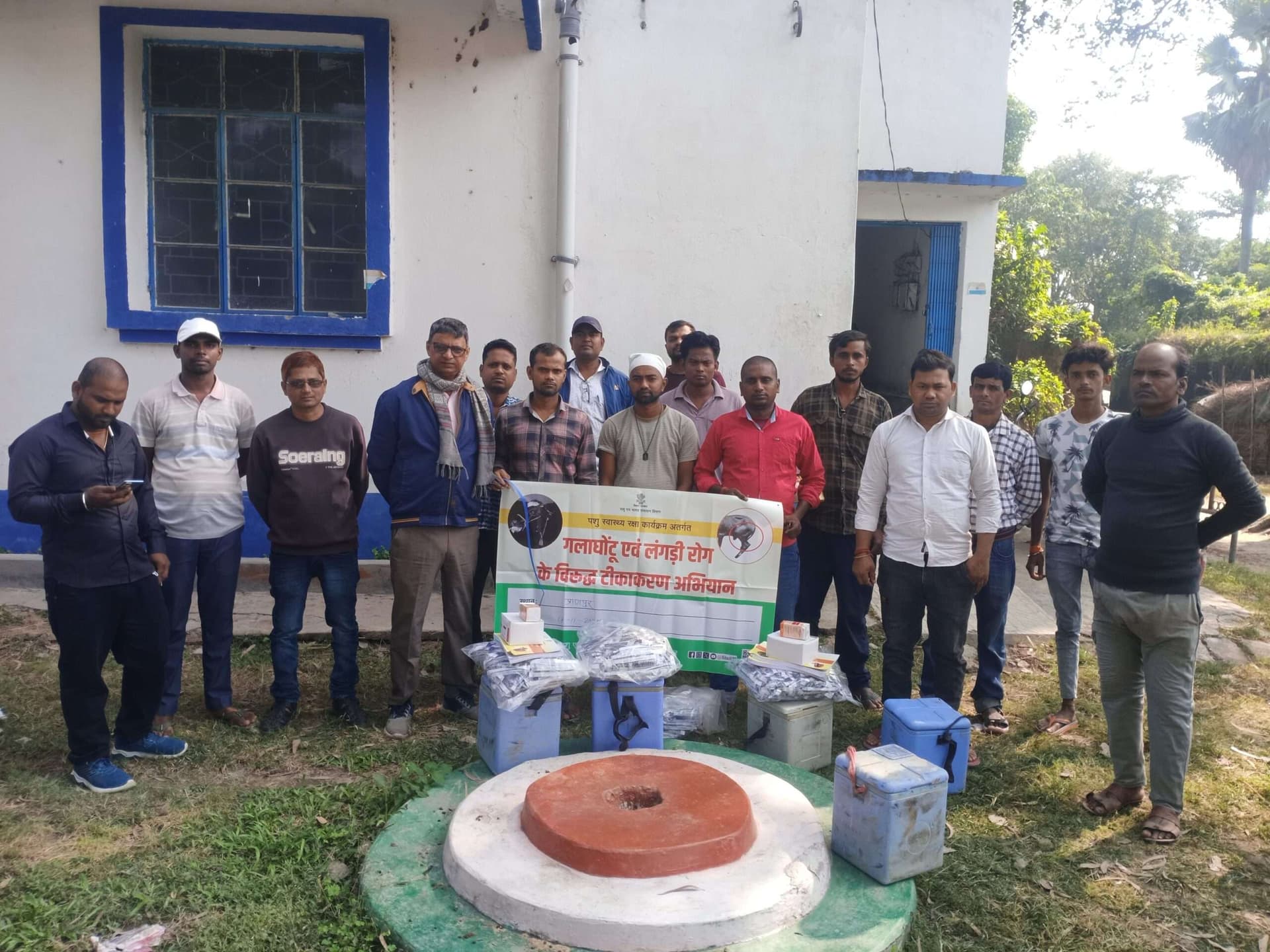 पशुओं को टीका लगाने के लिए वैक्सीनेटर टीम रवाना