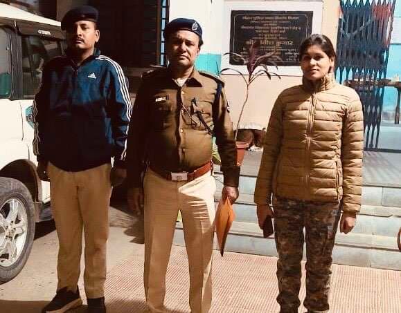 फुलवरिया व श्रीपुर थानों का सदर इंस्पेक्टर ने किया औचक निरीक्षण
