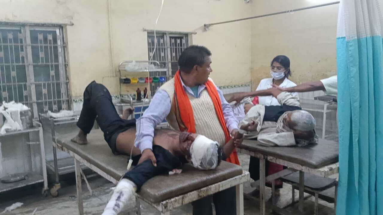 भठवा मोड़ के पास बाइक अनियंत्रित होकर पलटी, युवक गंभीर रूप से घायल