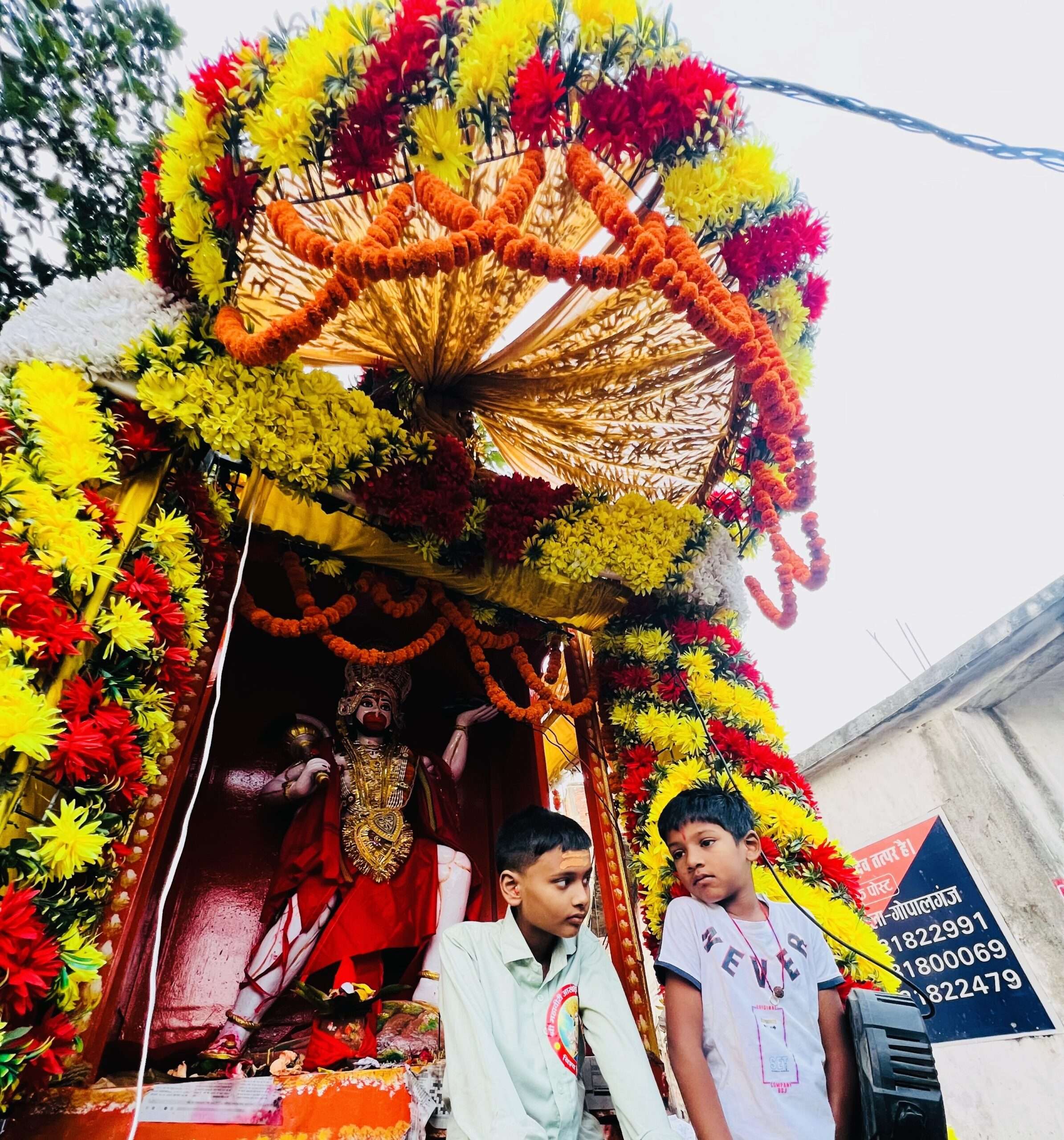 मजीरवा में हाथी-घोड़े के साथ निकला महावीरी अखाड़े का भव्य जुलूस