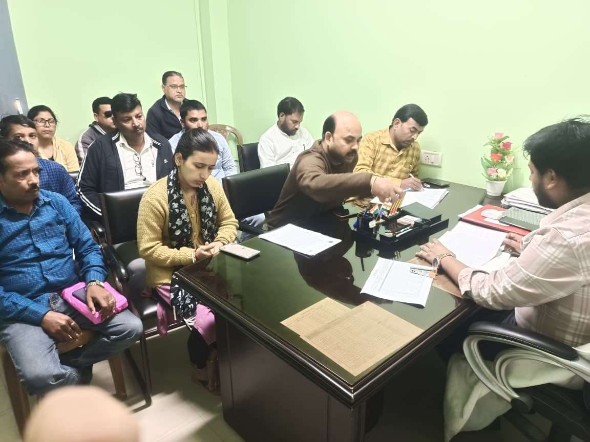 बीडीओ ने आवास सहायकों के साथ की बैठक