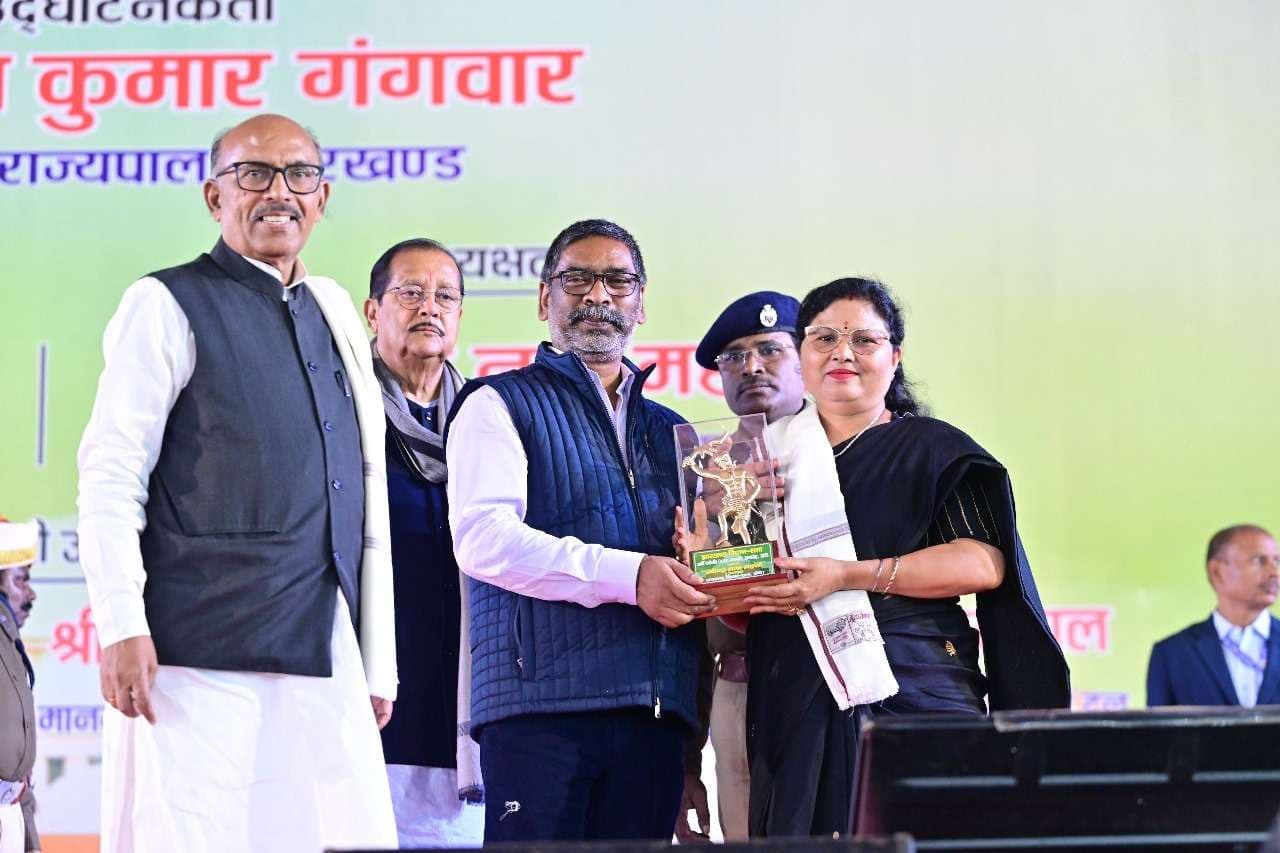 Bokaro News : गोमिया की पूर्व विधायक को किया गया सम्मानित