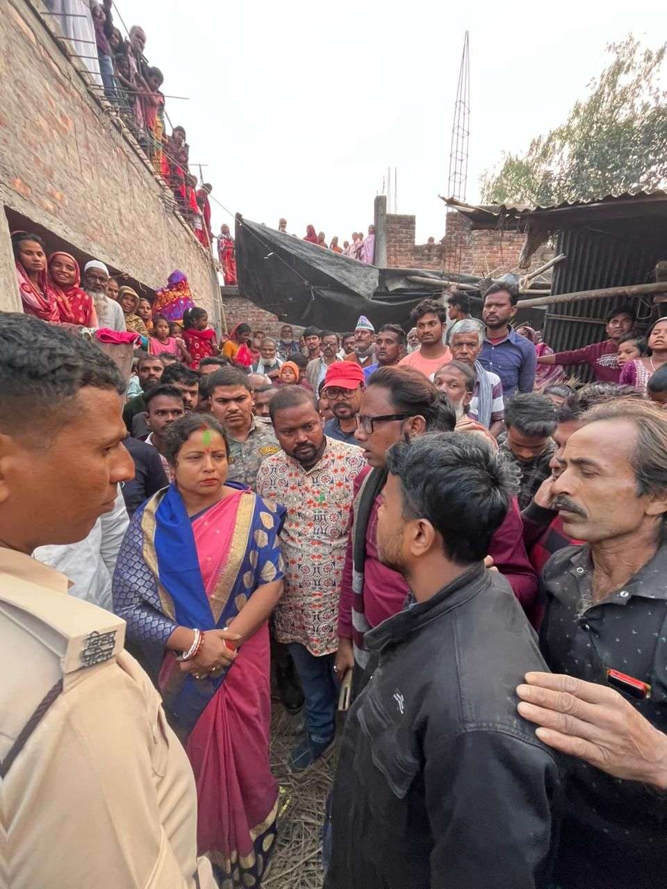 विधायक ने अग्नि पीड़ित परिवारों को बंधाया ढांढस