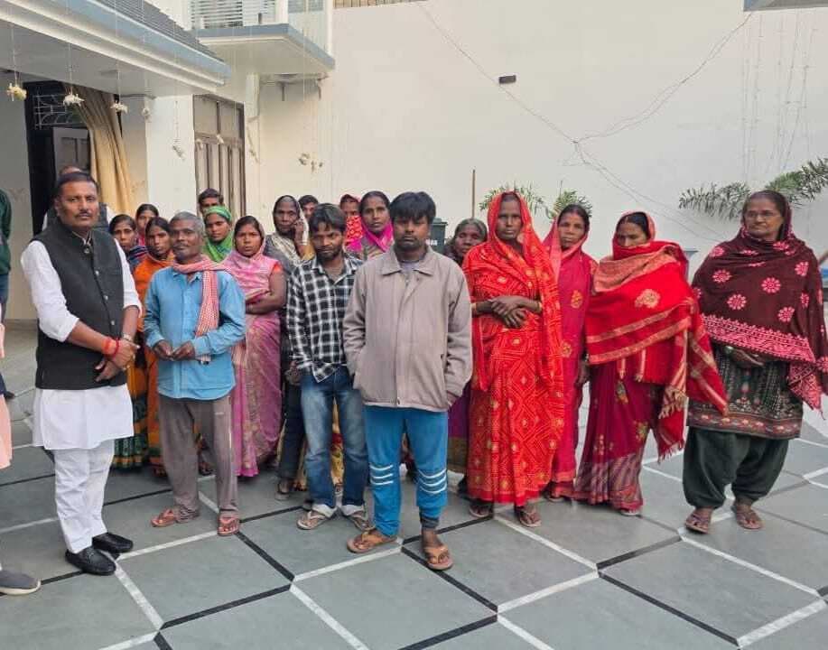तुरकाहां नहर को खाली करने के अल्टीमेटम के बाद विधायक से पीड़ितों ने की मुलाकात