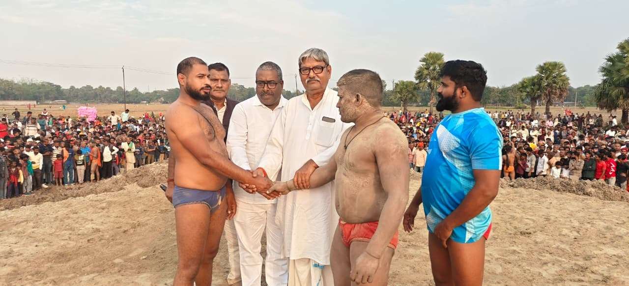 सुखासन के विवाह पंचमी मेले में पहलवानों के दांव-पेच देख दर्शक हुए रोमांचित