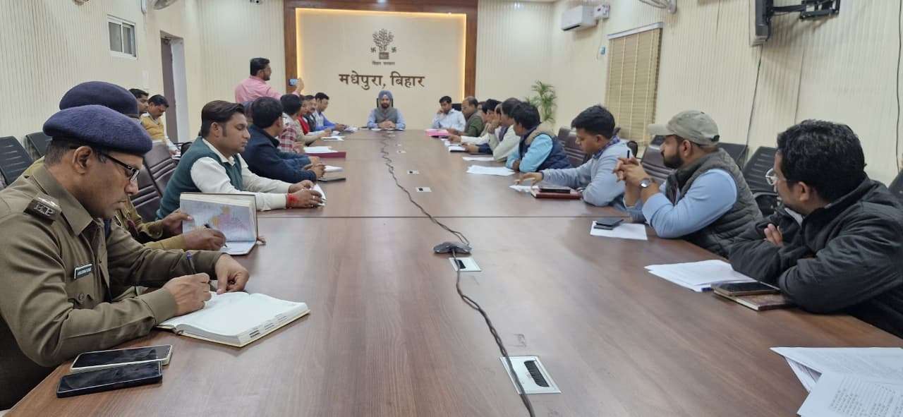 जिला स्तरीय युवा उत्सव के आयोजन को लेकर डीएम ने की बैठक