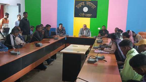 जाहेर थान में पेड़ हटाने के प्रस्ताव पर ग्रामीणों का विरोध, प्रशासन और कंपनी की उपस्थिति न होने पर नाराजगी जतायी
