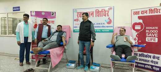 महागामा रेफरल अस्पताल में लगा रक्तदान शिविर, युवाओं ने दिखायी मानवता की मिसाल