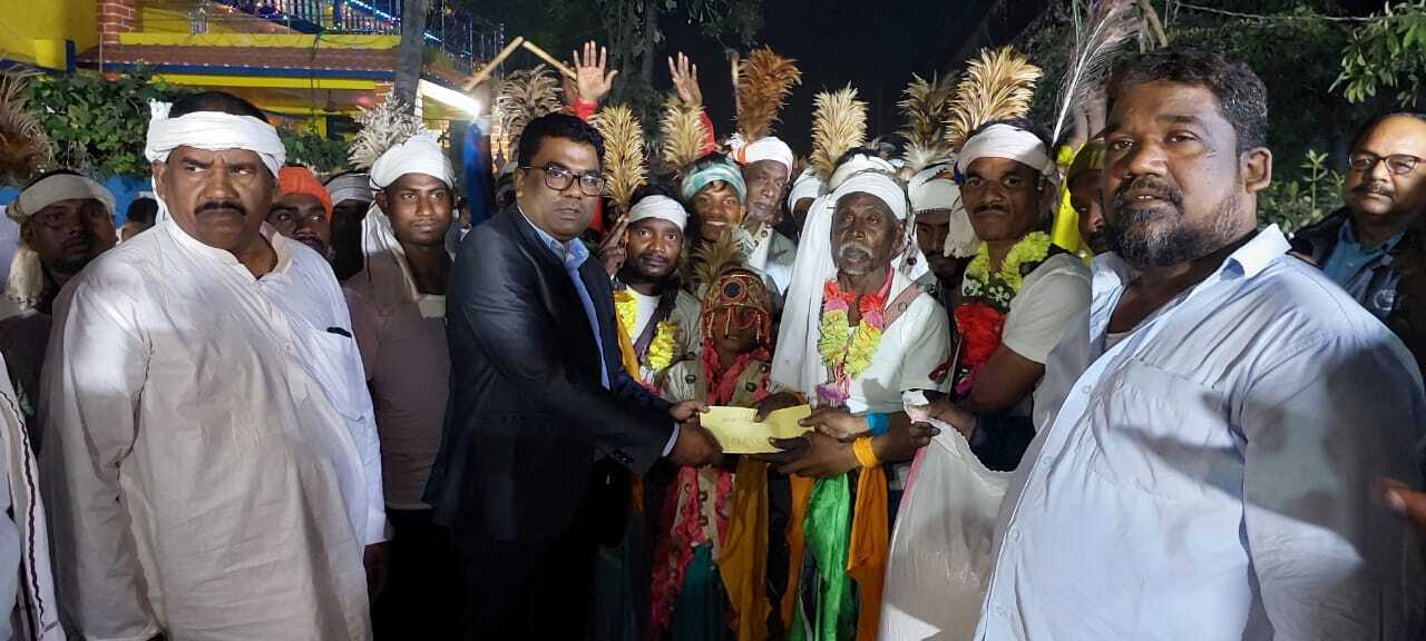 कराम नृत्य में दलदली गोपालपुर बना विजेता, मिले पुरस्कार